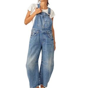 New with tags! Free People Good Luck Denim
Overalls/ Ultra Light Beam size Med